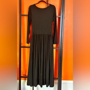 🖤 Black Long Sleeve Maxi Dress | Flowy Skirt | Minimalist Classic